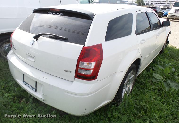 image for item L3321 2007 Dodge Magnum
