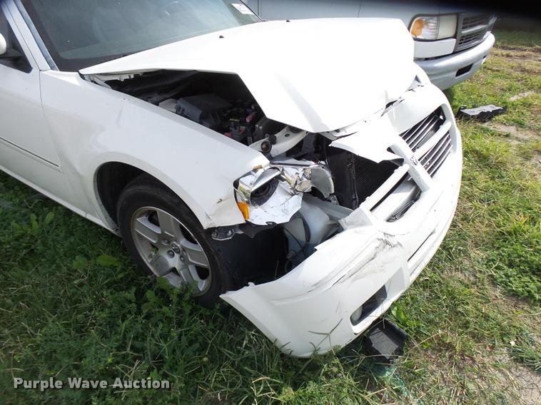 image for item L3321 2007 Dodge Magnum