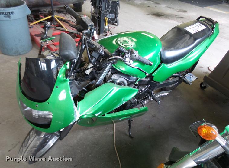 image for item L3322 1996 Kawasaki Ninja motorcycle