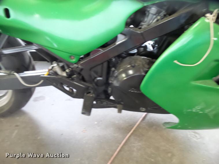image for item L3322 1996 Kawasaki Ninja motorcycle