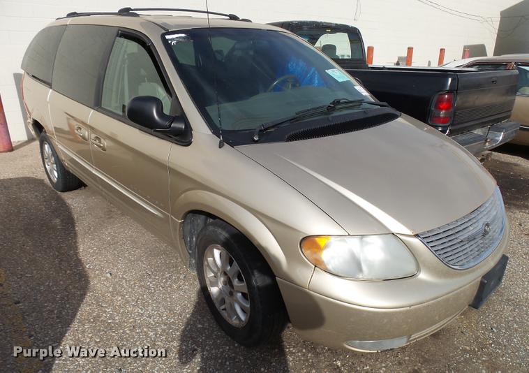 image for item L3327 2001 Chrysler Town & Country van
