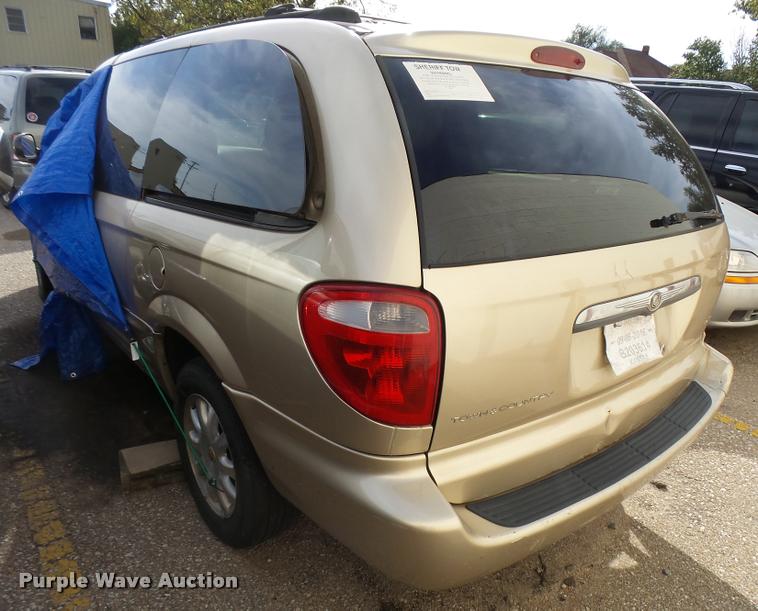 image for item L3327 2001 Chrysler Town & Country van