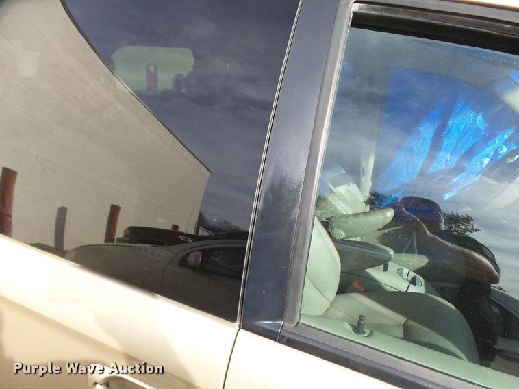 image for item L3327 2001 Chrysler Town & Country van