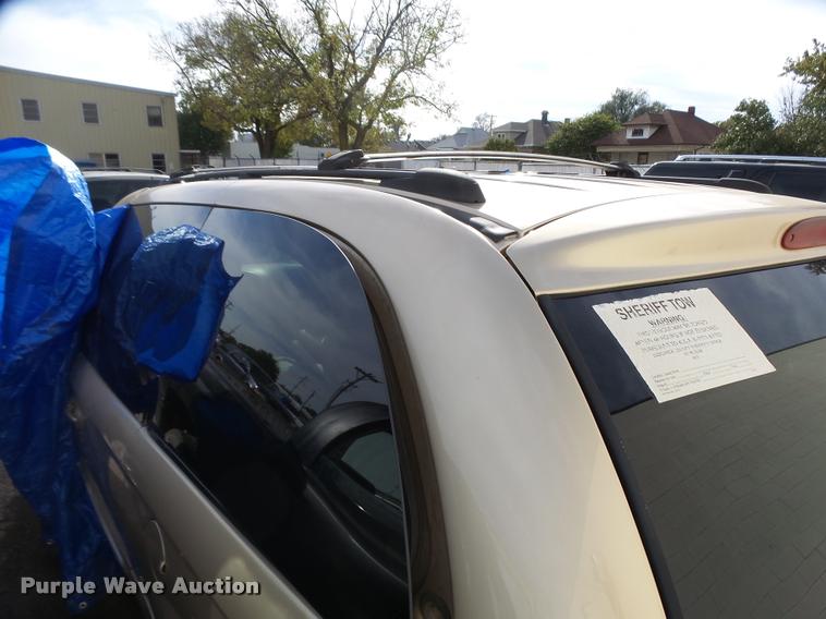 image for item L3327 2001 Chrysler Town & Country van