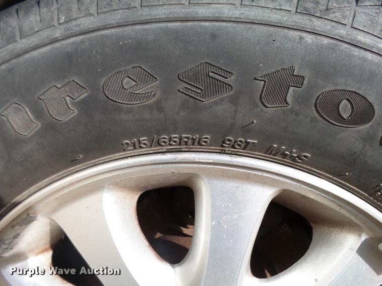 image for item L3327 2001 Chrysler Town & Country van