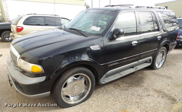 image for item L3328 1999 Lincoln Navigator SUV