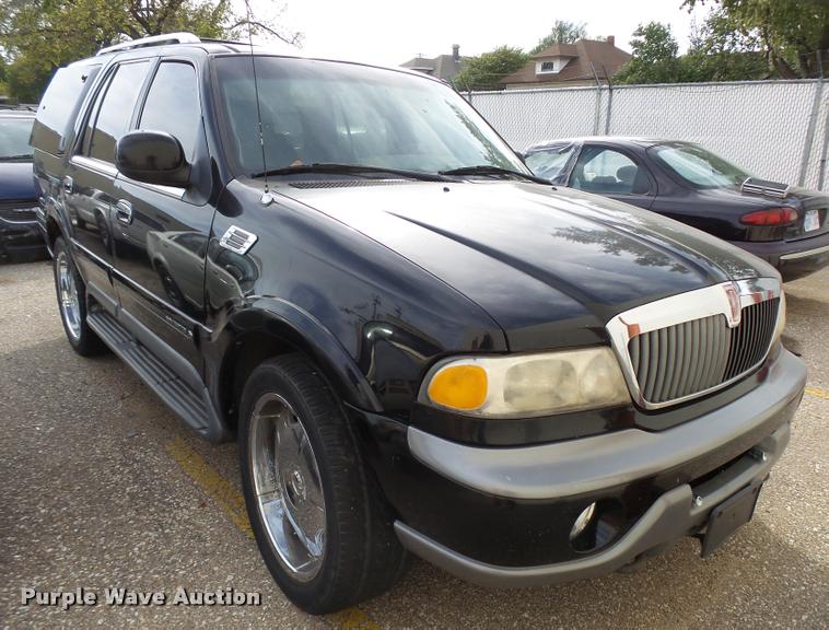 image for item L3328 1999 Lincoln Navigator SUV
