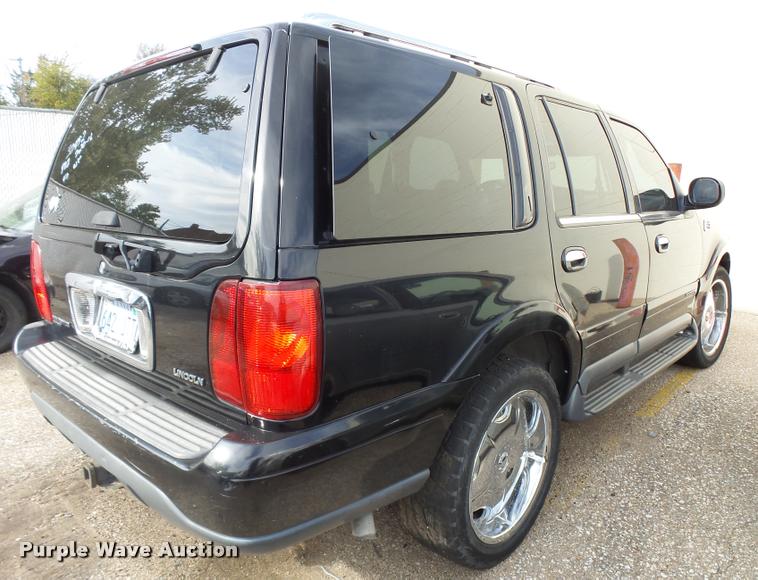 image for item L3328 1999 Lincoln Navigator SUV