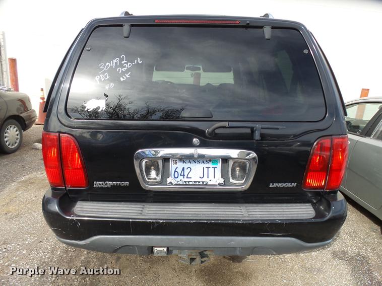image for item L3328 1999 Lincoln Navigator SUV