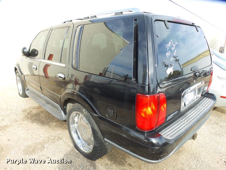 image for item L3328 1999 Lincoln Navigator SUV