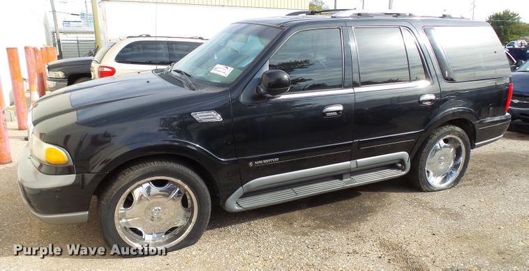 image for item L3328 1999 Lincoln Navigator SUV