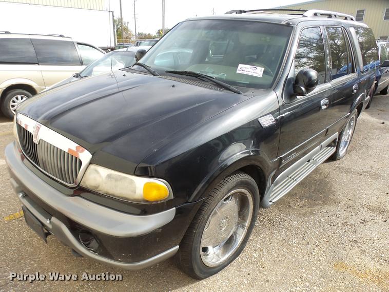 image for item L3328 1999 Lincoln Navigator SUV