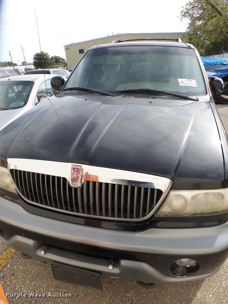 image for item L3328 1999 Lincoln Navigator SUV