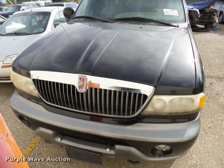 image for item L3328 1999 Lincoln Navigator SUV