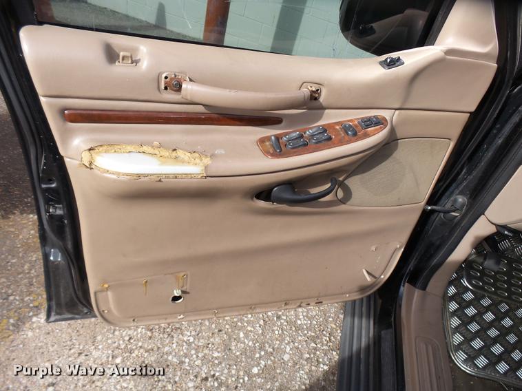 image for item L3328 1999 Lincoln Navigator SUV