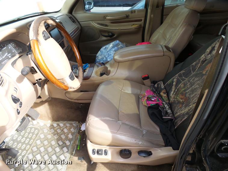 image for item L3328 1999 Lincoln Navigator SUV