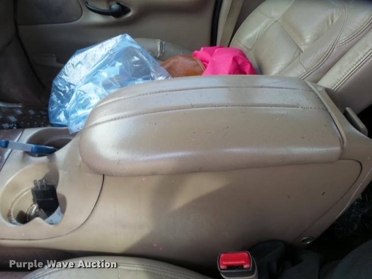 image for item L3328 1999 Lincoln Navigator SUV