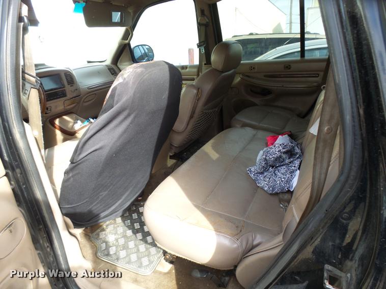 image for item L3328 1999 Lincoln Navigator SUV