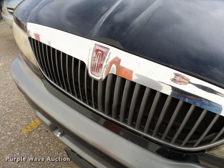 image for item L3328 1999 Lincoln Navigator SUV