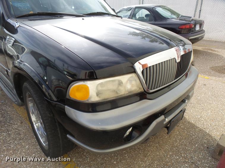 image for item L3328 1999 Lincoln Navigator SUV