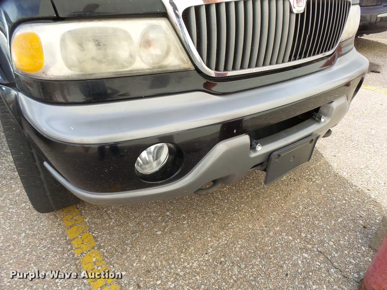 image for item L3328 1999 Lincoln Navigator SUV