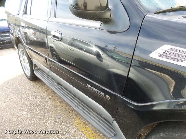 image for item L3328 1999 Lincoln Navigator SUV