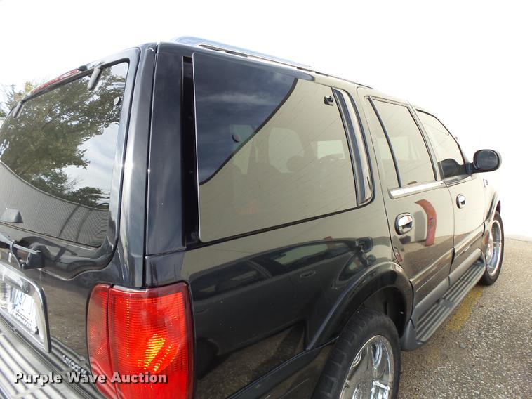 image for item L3328 1999 Lincoln Navigator SUV