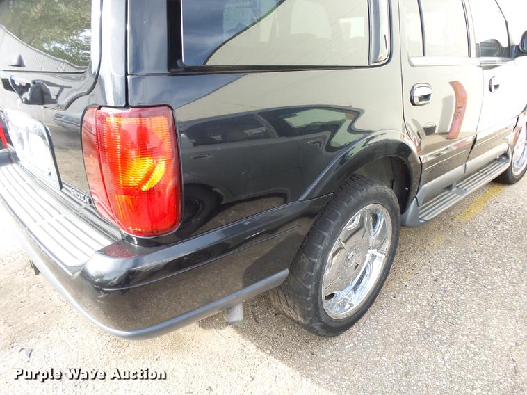 image for item L3328 1999 Lincoln Navigator SUV