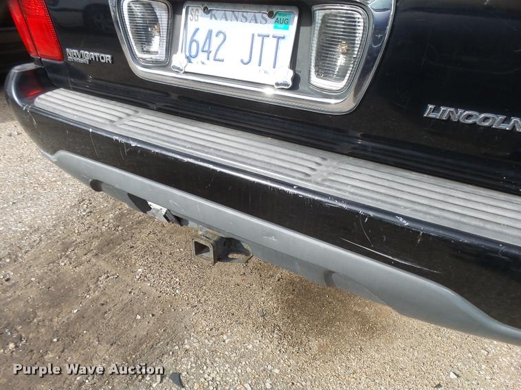 image for item L3328 1999 Lincoln Navigator SUV