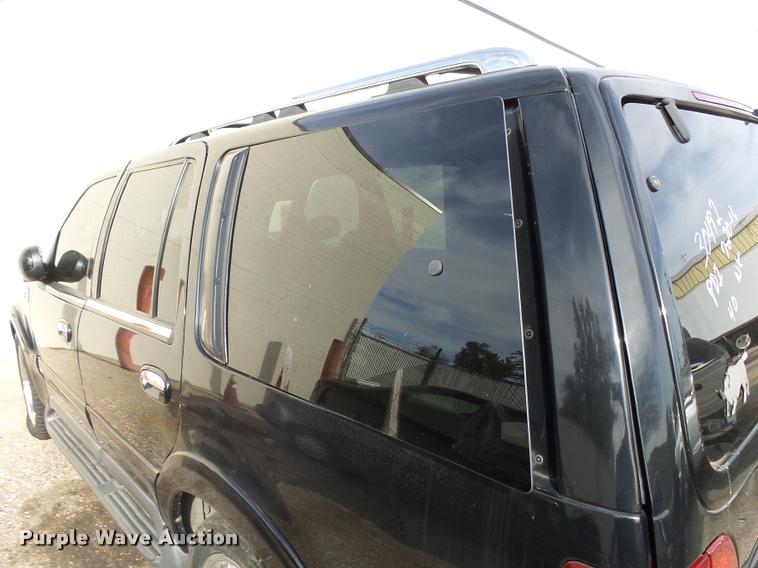 image for item L3328 1999 Lincoln Navigator SUV