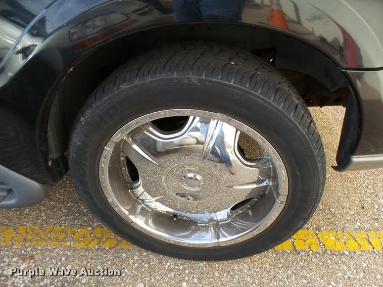 image for item L3328 1999 Lincoln Navigator SUV