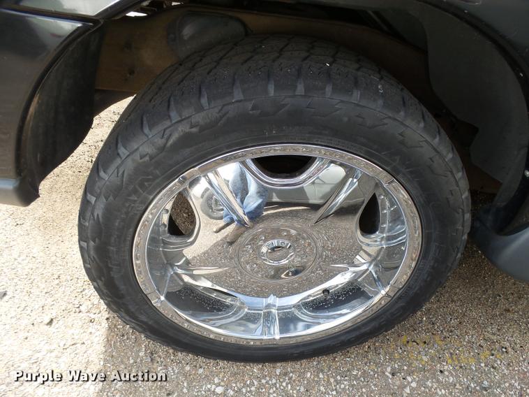 image for item L3328 1999 Lincoln Navigator SUV