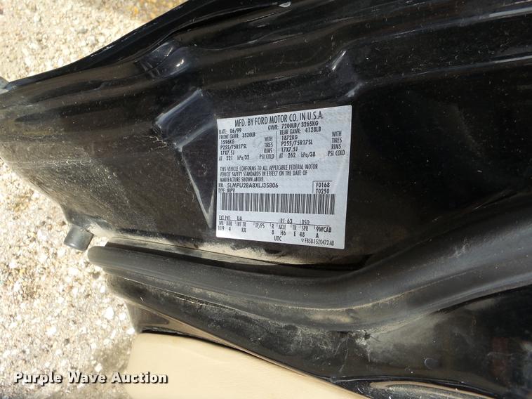 image for item L3328 1999 Lincoln Navigator SUV