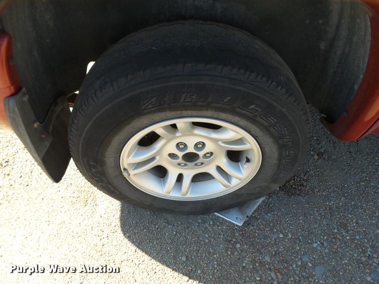 image for item L3358 1999 Dodge Durango SUV