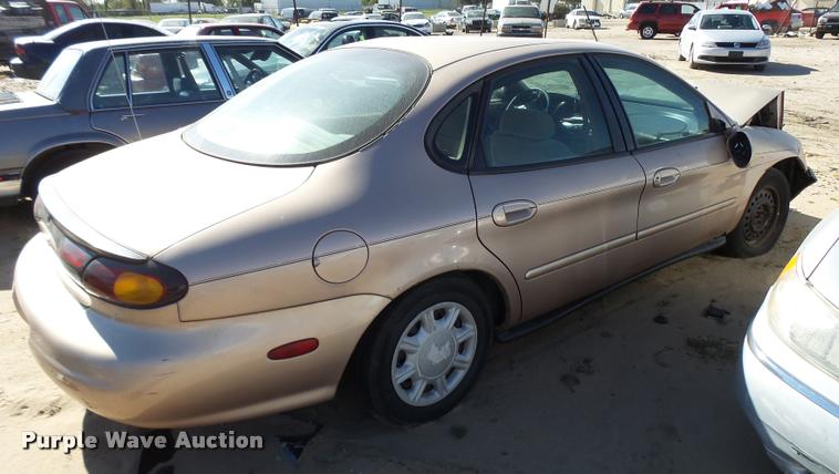 image for item L3364 1996 Ford Taurus