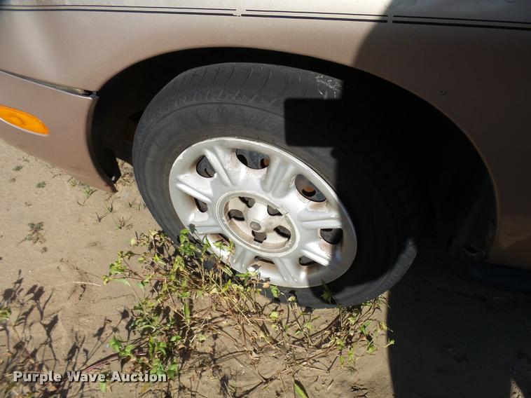 image for item L3364 1996 Ford Taurus