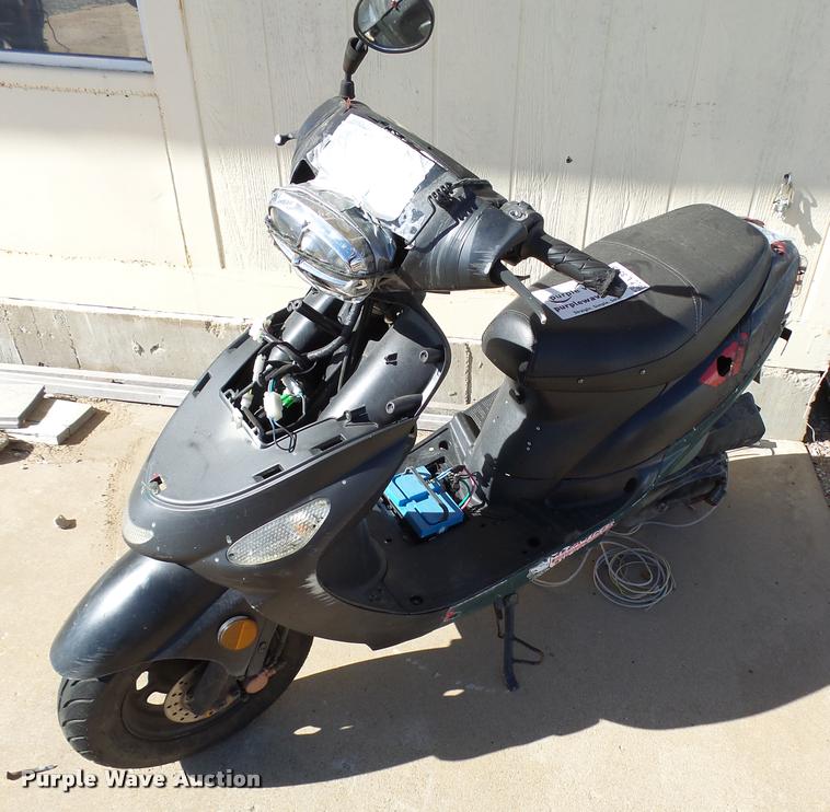 image for item L3365 2015 Tao Tao moped