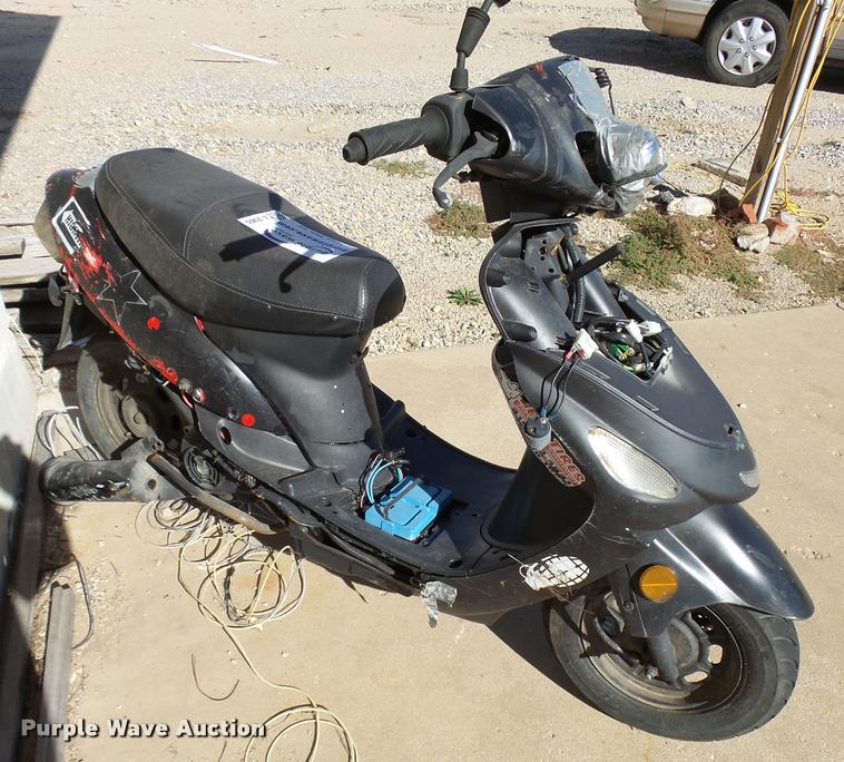 image for item L3365 2015 Tao Tao moped