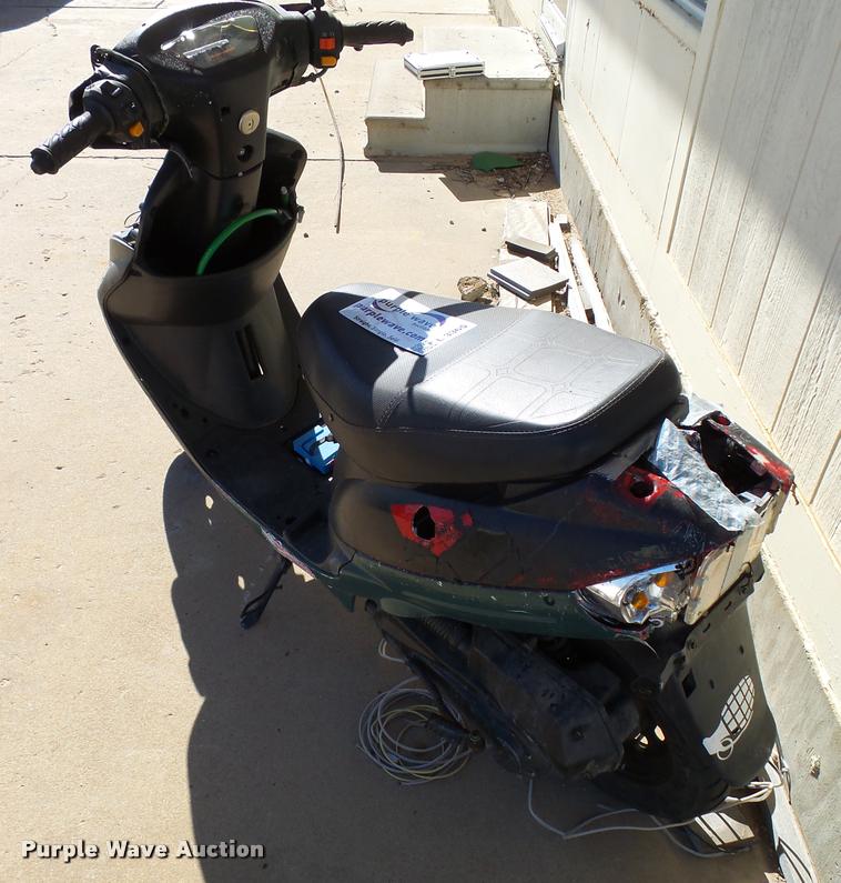 image for item L3365 2015 Tao Tao moped