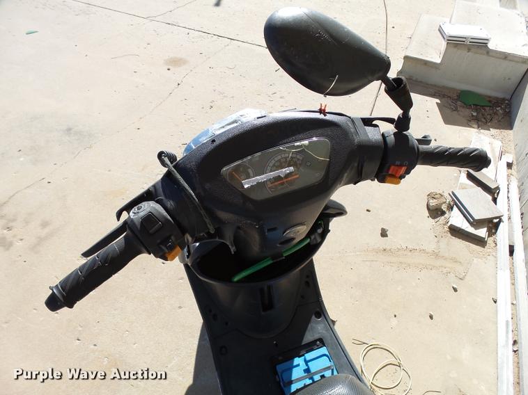 image for item L3365 2015 Tao Tao moped