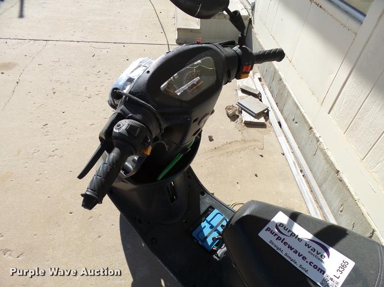 image for item L3365 2015 Tao Tao moped