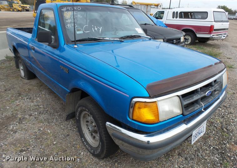 image for item L3386 1993 Ford Ranger pickup truck