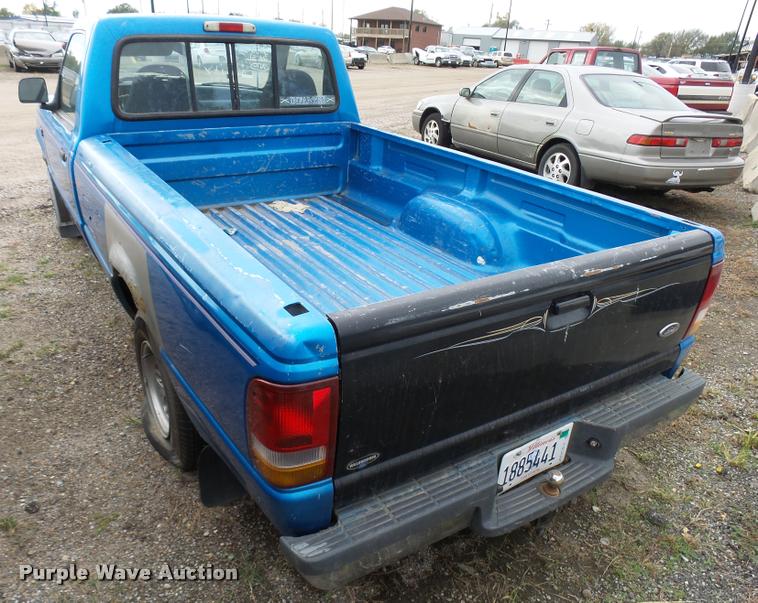 image for item L3386 1993 Ford Ranger pickup truck