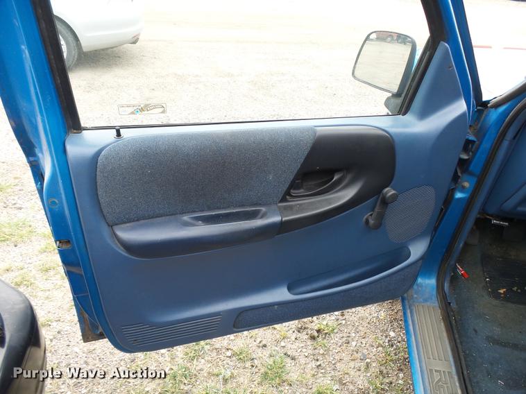 image for item L3386 1993 Ford Ranger pickup truck