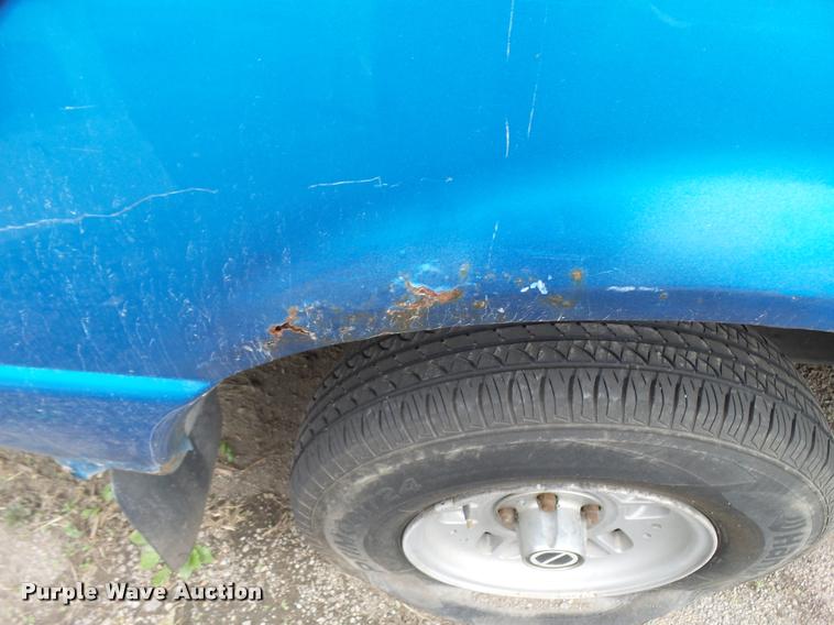 image for item L3386 1993 Ford Ranger pickup truck