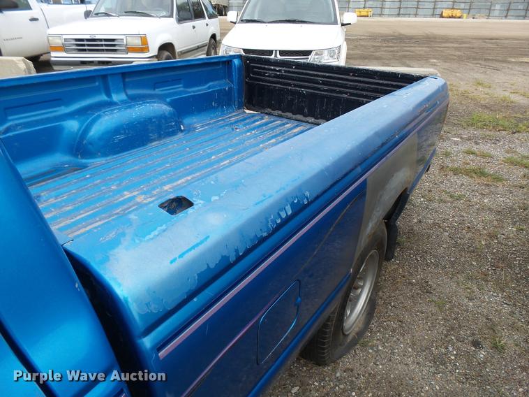 image for item L3386 1993 Ford Ranger pickup truck
