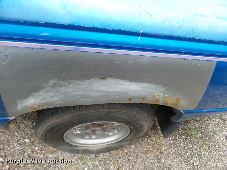 image for item L3386 1993 Ford Ranger pickup truck