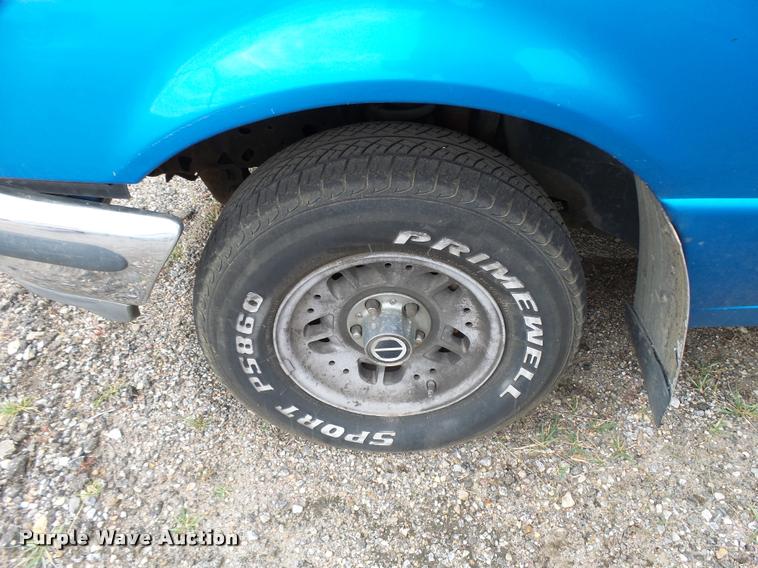 image for item L3386 1993 Ford Ranger pickup truck
