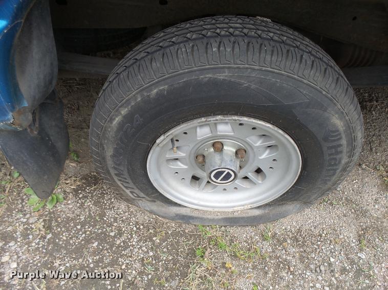 image for item L3386 1993 Ford Ranger pickup truck