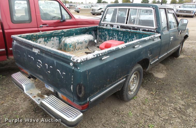 image for item L3388 1982 Datsun King Cab pickup truck